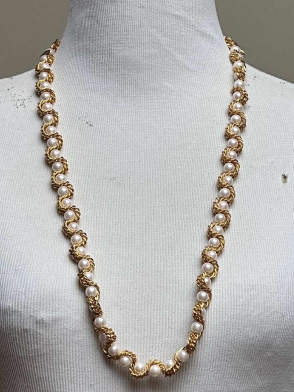 Vintage Gold Tone Faux‎ Pearl Rope Chain Necklace